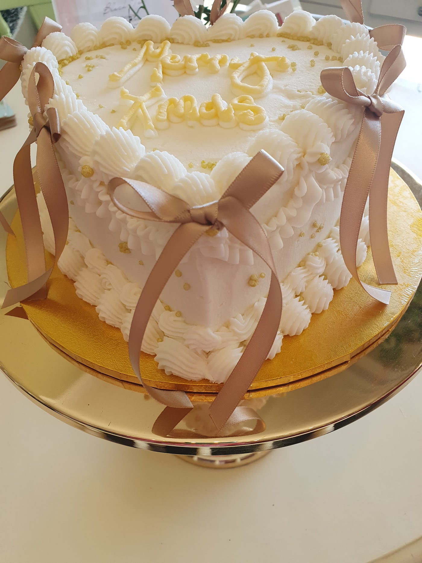 Christmas Gold - Hearts and Ribbons Cake