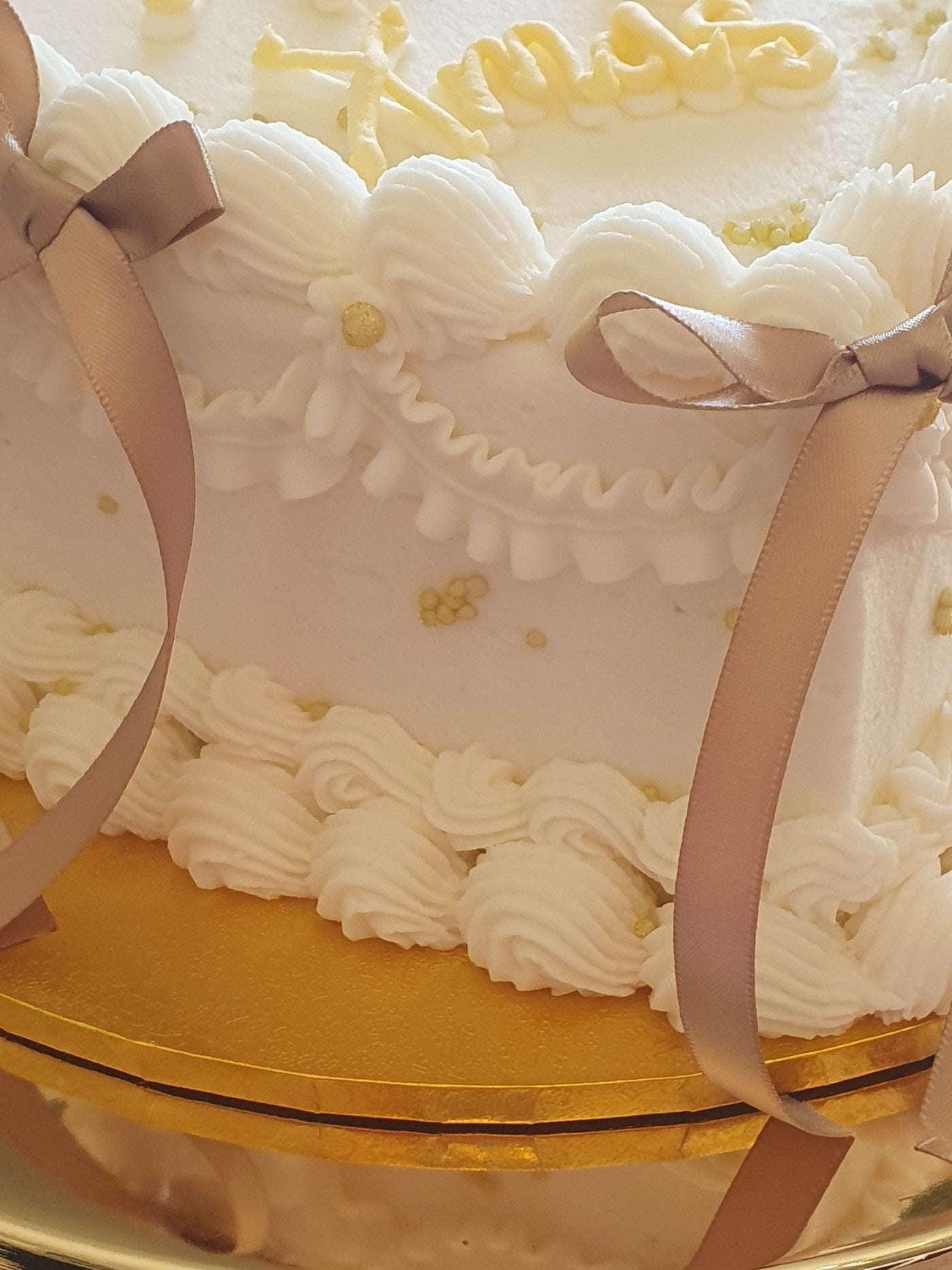 Christmas Gold - Hearts and Ribbons Cake