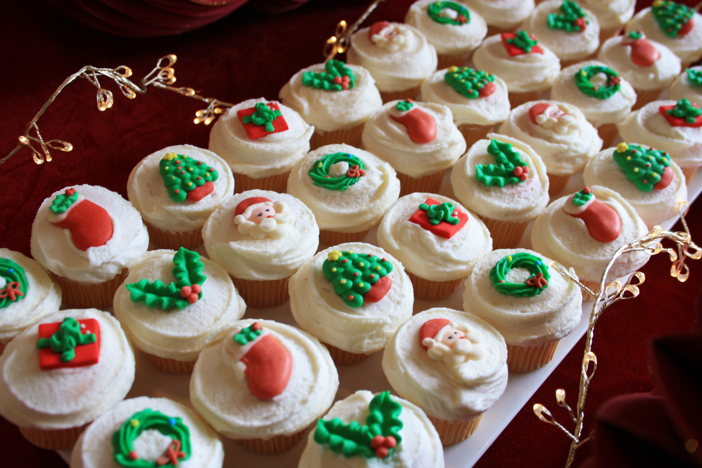 Classic Christmas Cupcakes